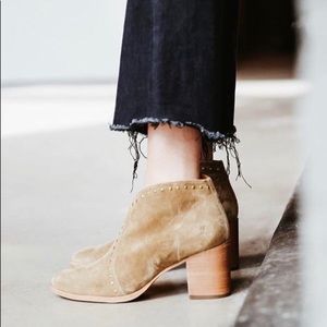 Frye Nora Stud Zip Short Bootie Sand SZ 6